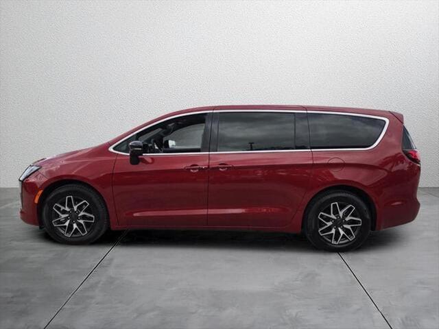2027 Chrysler Pacifica PACIFICA LIMITED