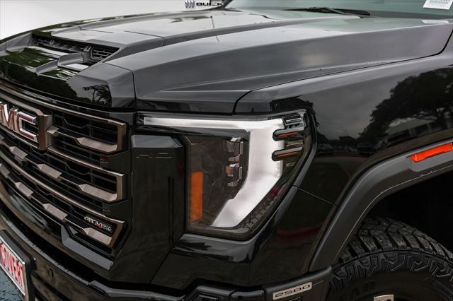 2025 GMC Sierra 2500HD 4WD Crew Cab Standard Bed AT4X