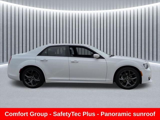 2023 Chrysler 300 Touring-L