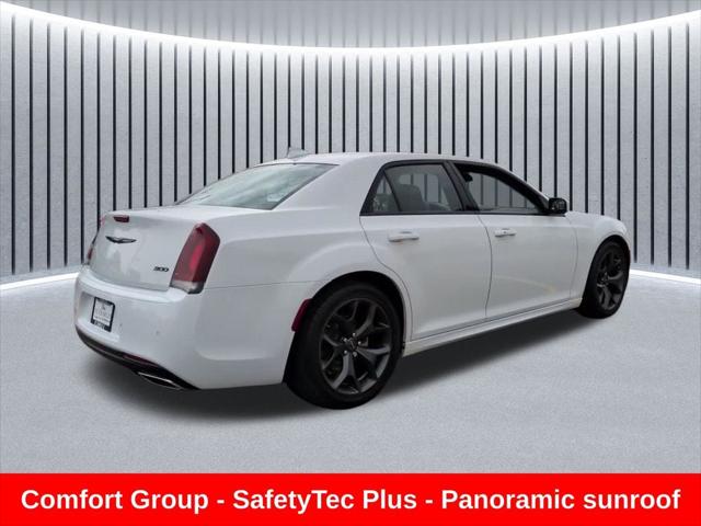 2023 Chrysler 300 Touring-L