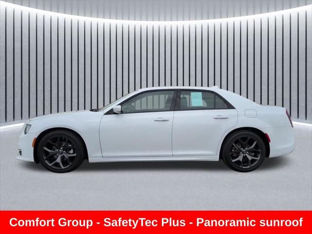 2023 Chrysler 300 Touring-L