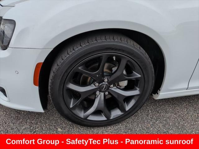 2023 Chrysler 300 Touring-L