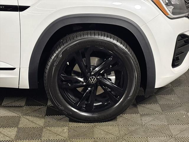2026 Volkswagen Atlas Cross Sport SEL R-Line Black