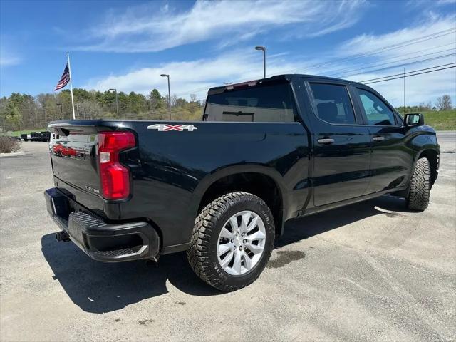 2022 Chevrolet Silverado 1500 4WD Crew Cab Short Bed Custom