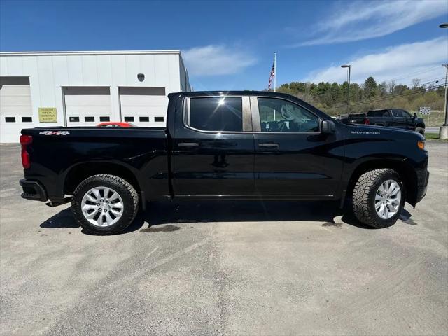 2022 Chevrolet Silverado 1500 4WD Crew Cab Short Bed Custom