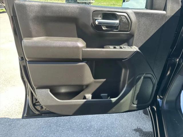 2022 Chevrolet Silverado 1500 4WD Crew Cab Short Bed Custom