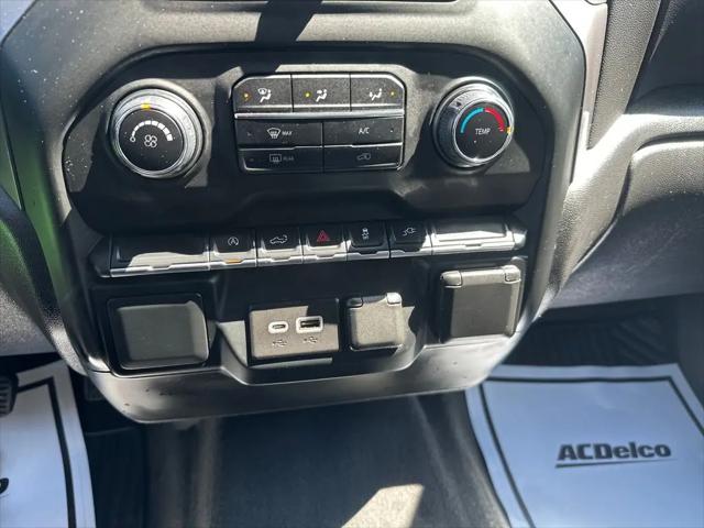 2022 Chevrolet Silverado 1500 4WD Crew Cab Short Bed Custom