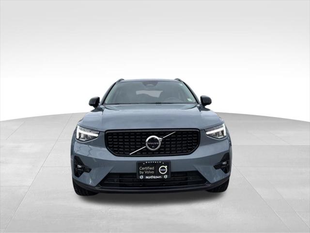 2023 Volvo XC40 B5 Plus Dark Theme