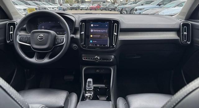 2023 Volvo XC40 B5 Plus Dark Theme