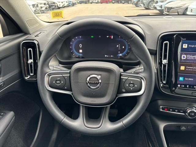 2023 Volvo XC40 B5 Plus Dark Theme