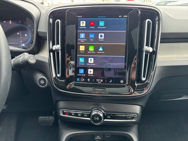 2023 Volvo XC40 B5 Plus Dark Theme