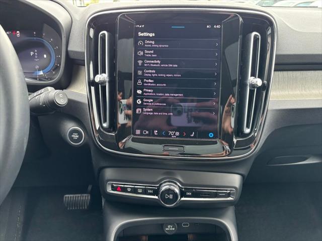 2023 Volvo XC40 B5 Plus Dark Theme
