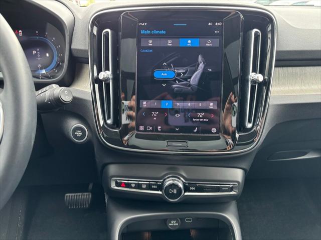 2023 Volvo XC40 B5 Plus Dark Theme