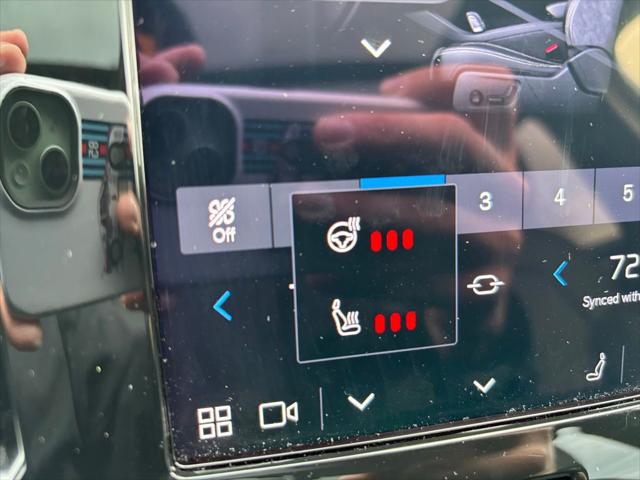 2023 Volvo XC40 B5 Plus Dark Theme