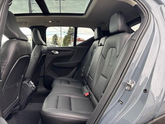2023 Volvo XC40 B5 Plus Dark Theme