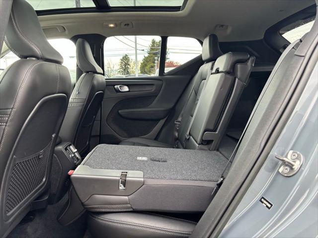 2023 Volvo XC40 B5 Plus Dark Theme