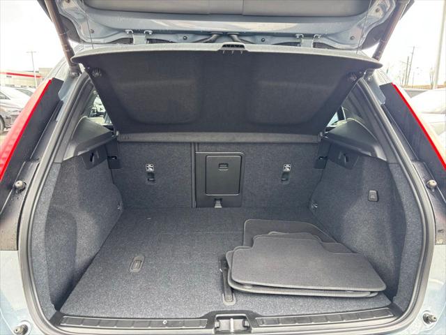 2023 Volvo XC40 B5 Plus Dark Theme