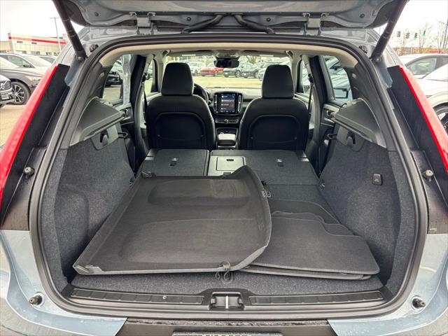 2023 Volvo XC40 B5 Plus Dark Theme