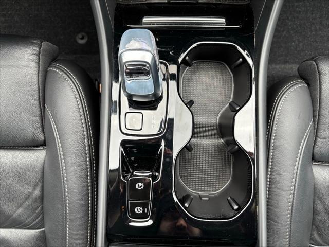 2023 Volvo XC40 B5 Plus Dark Theme