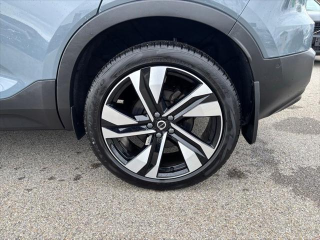 2023 Volvo XC40 B5 Plus Dark Theme