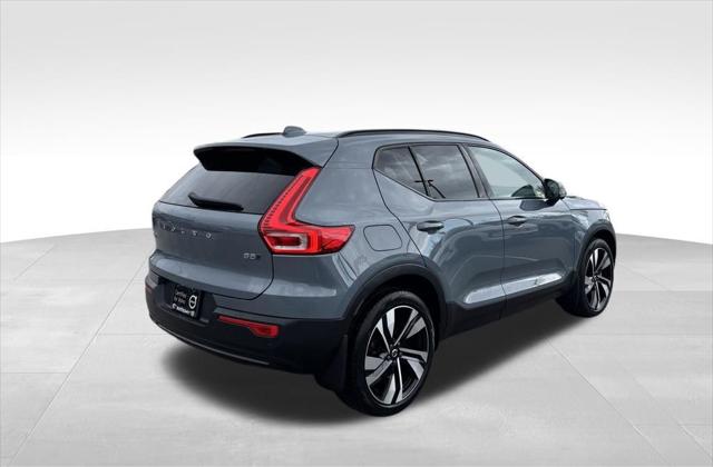 2023 Volvo XC40 B5 Plus Dark Theme