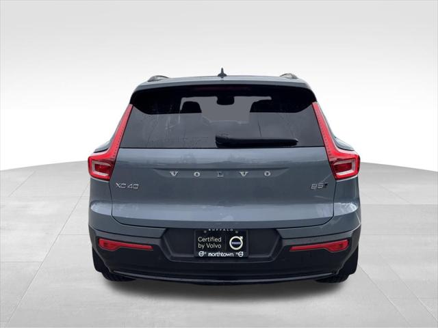 2023 Volvo XC40 B5 Plus Dark Theme