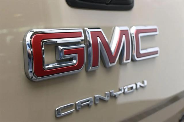 2022 GMC Canyon 4WD Crew Cab Short Box AT4 - Leather