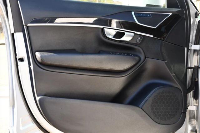 2018 Volvo XC90 T6 Momentum