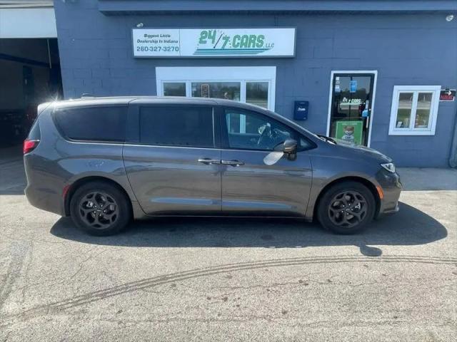 2022 Chrysler Pacifica Hybrid Touring L