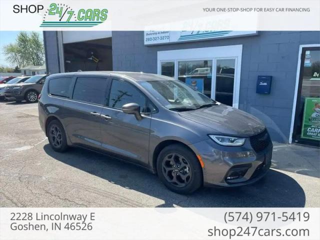 2022 Chrysler Pacifica Hybrid Touring L for sale in Larwill, IN