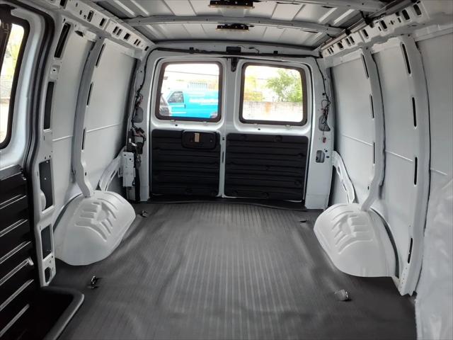 2026 Chevrolet Express Cargo Van 2500 Regular Wheelbase, WT, RWD