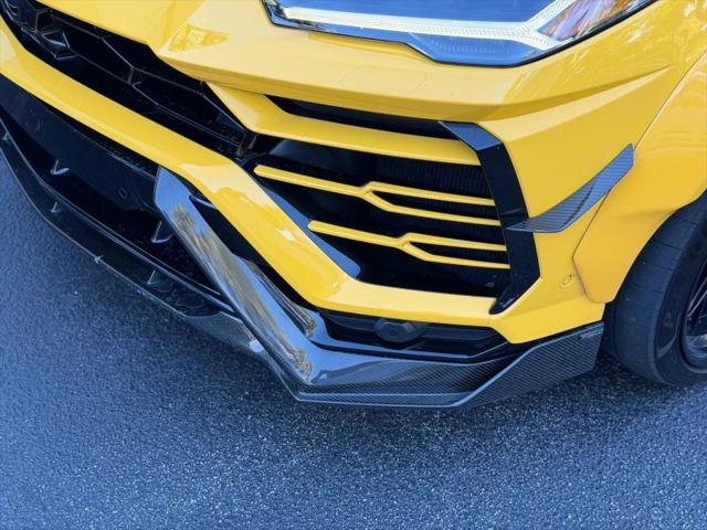 2021 Lamborghini Urus Graphite Capsule
