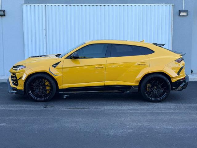 2021 Lamborghini Urus Graphite Capsule