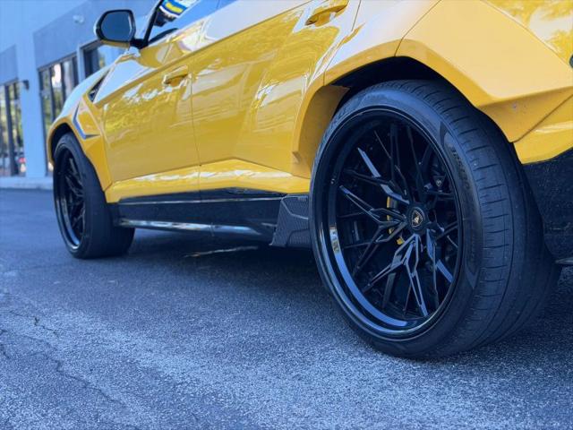 2021 Lamborghini Urus Graphite Capsule