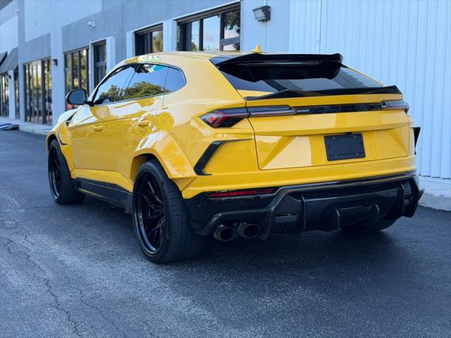 2021 Lamborghini Urus Graphite Capsule