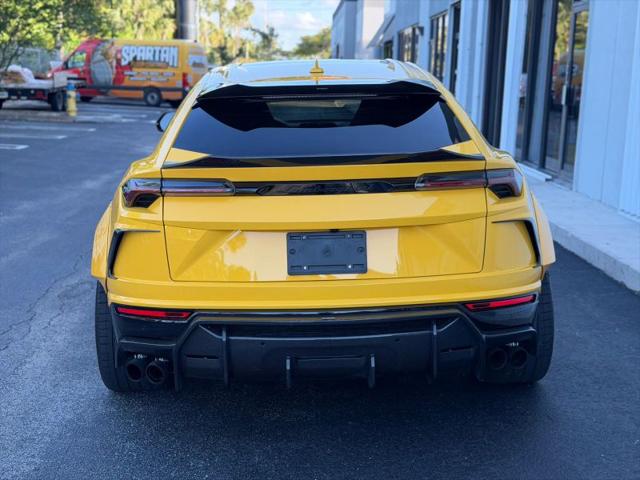 2021 Lamborghini Urus Graphite Capsule