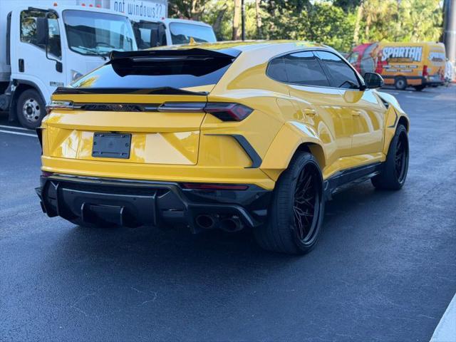 2021 Lamborghini Urus Graphite Capsule