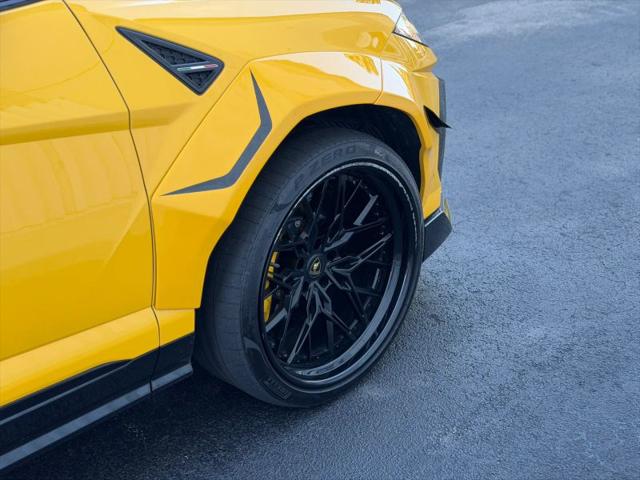 2021 Lamborghini Urus Graphite Capsule