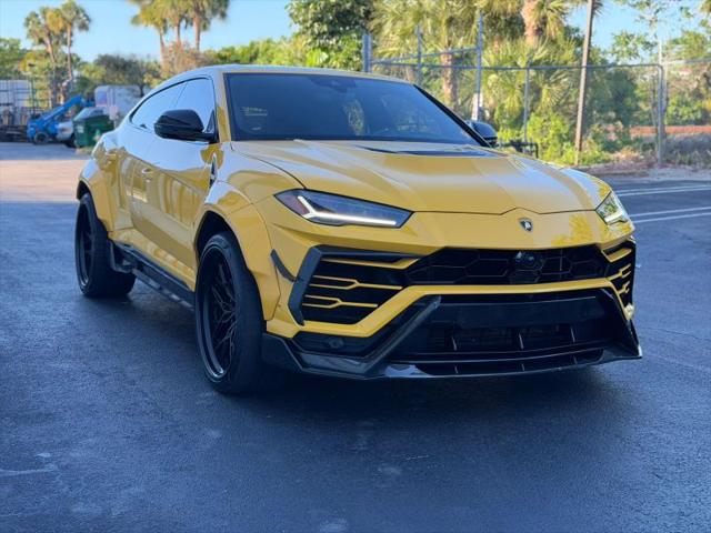 2021 Lamborghini Urus Graphite Capsule
