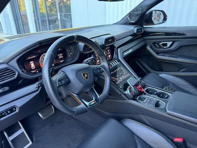 2021 Lamborghini Urus Graphite Capsule