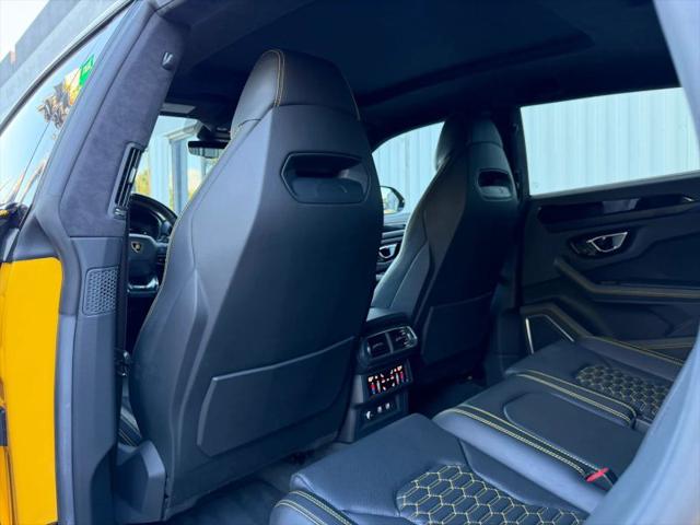 2021 Lamborghini Urus Graphite Capsule