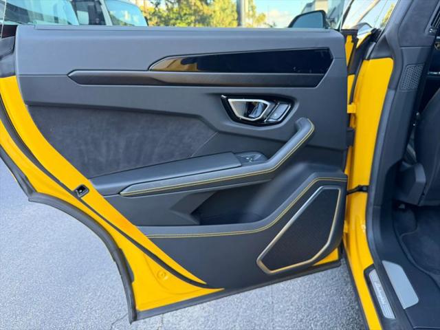 2021 Lamborghini Urus Graphite Capsule