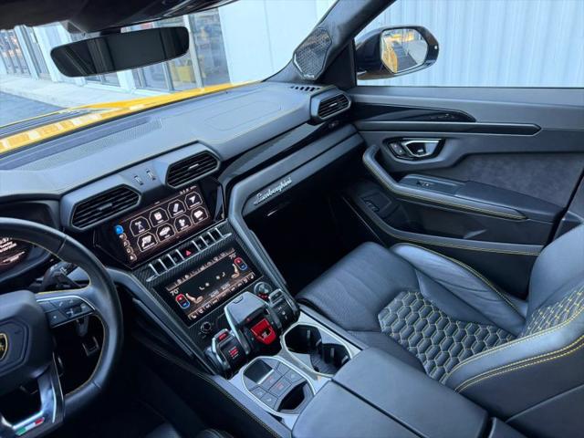 2021 Lamborghini Urus Graphite Capsule