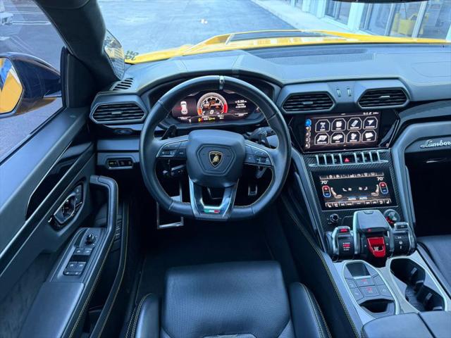 2021 Lamborghini Urus Graphite Capsule