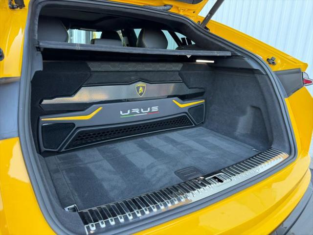 2021 Lamborghini Urus Graphite Capsule