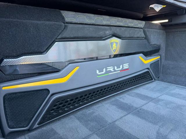 2021 Lamborghini Urus Graphite Capsule
