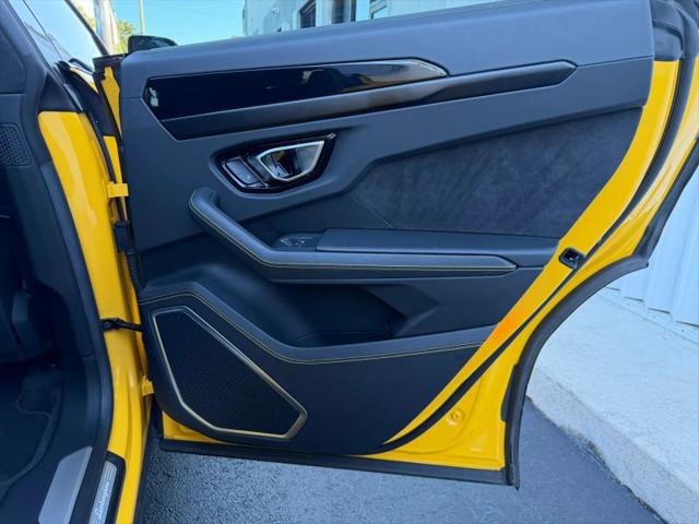 2021 Lamborghini Urus Graphite Capsule