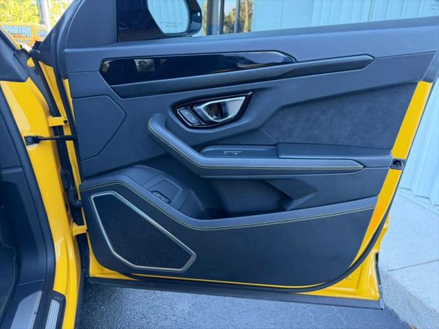 2021 Lamborghini Urus Graphite Capsule