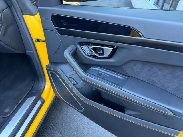 2021 Lamborghini Urus Graphite Capsule