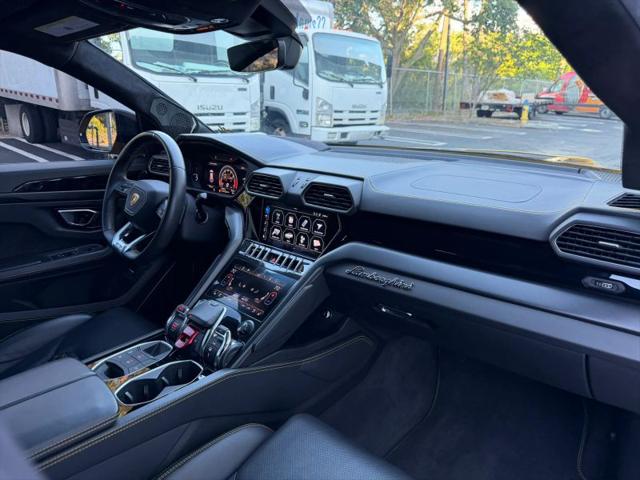 2021 Lamborghini Urus Graphite Capsule